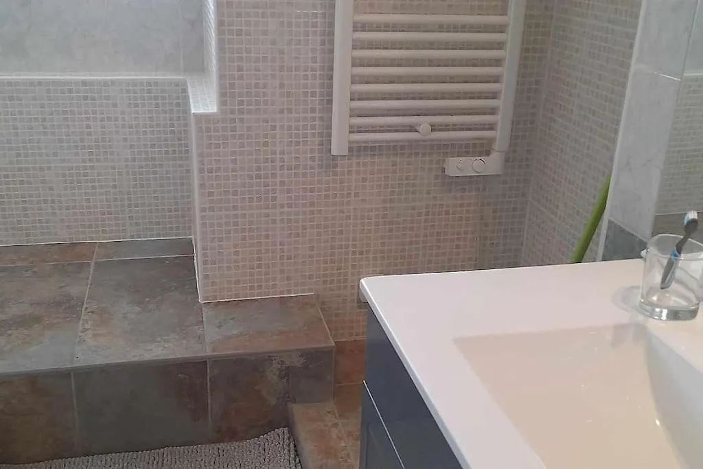 Chambre Privee Dans Un Appartement Pour 1 Personne Tolone